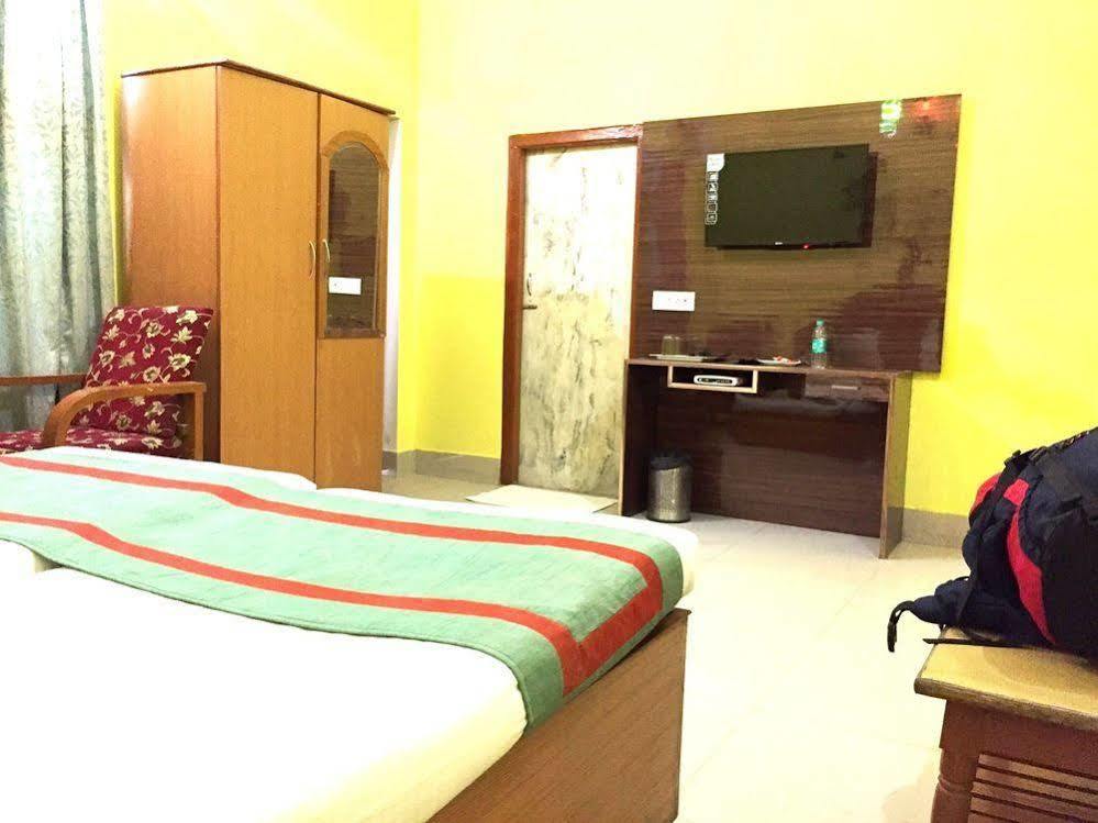 Treebo Trend Gupta Inn Varanasi Exterior foto