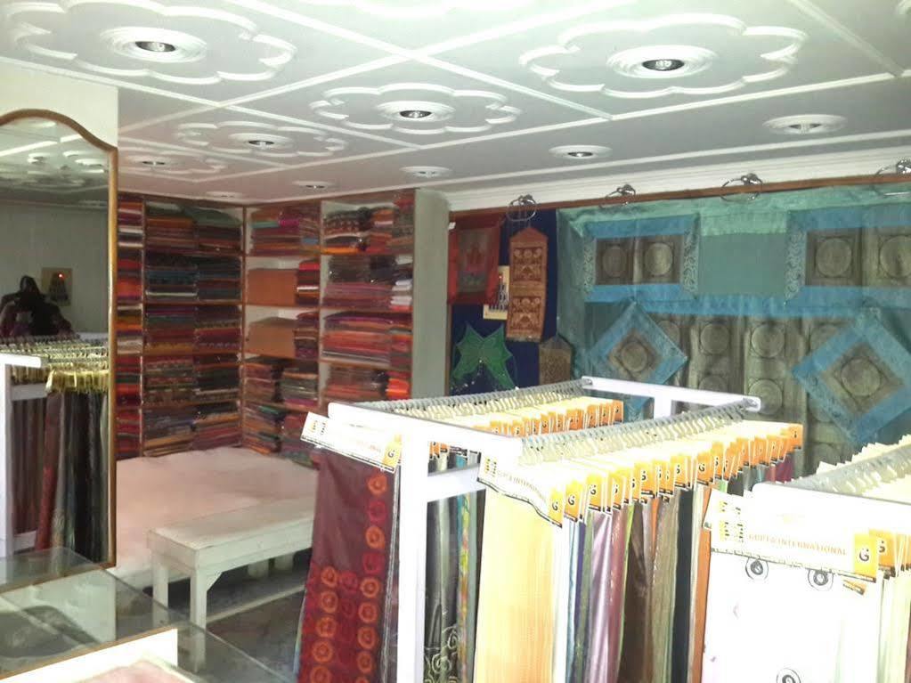 Treebo Trend Gupta Inn Varanasi Exterior foto