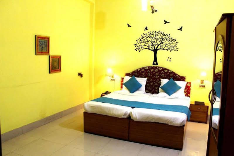 Treebo Trend Gupta Inn Varanasi Exterior foto
